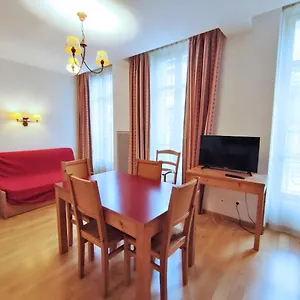 Appartement La Petite Ourse, T2, Centre Luchon, Wifi, Casier A Skis, Ascenseur, 4 Personnes, Bagnères-de-Luchon